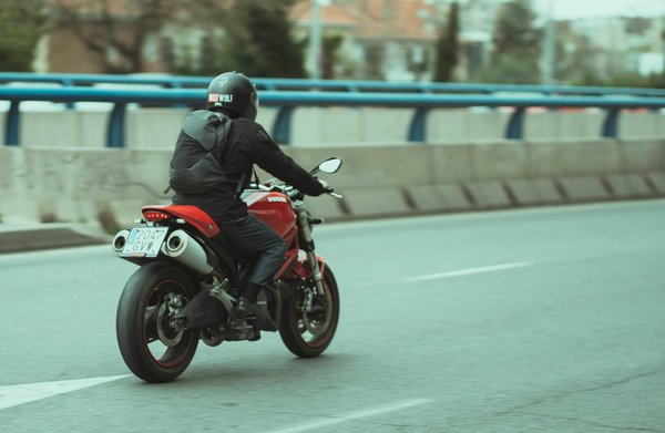 Strategie innovative per risparmiare carburante durante i tuoi viaggi in moto: scopri come ottimizzare il consumo!